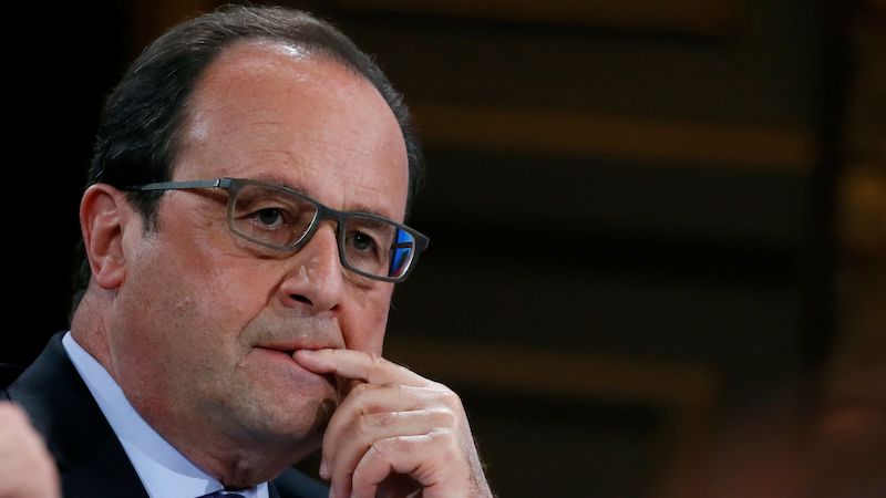 Hollande choqué : la Française Marianne portera un jour la burqa